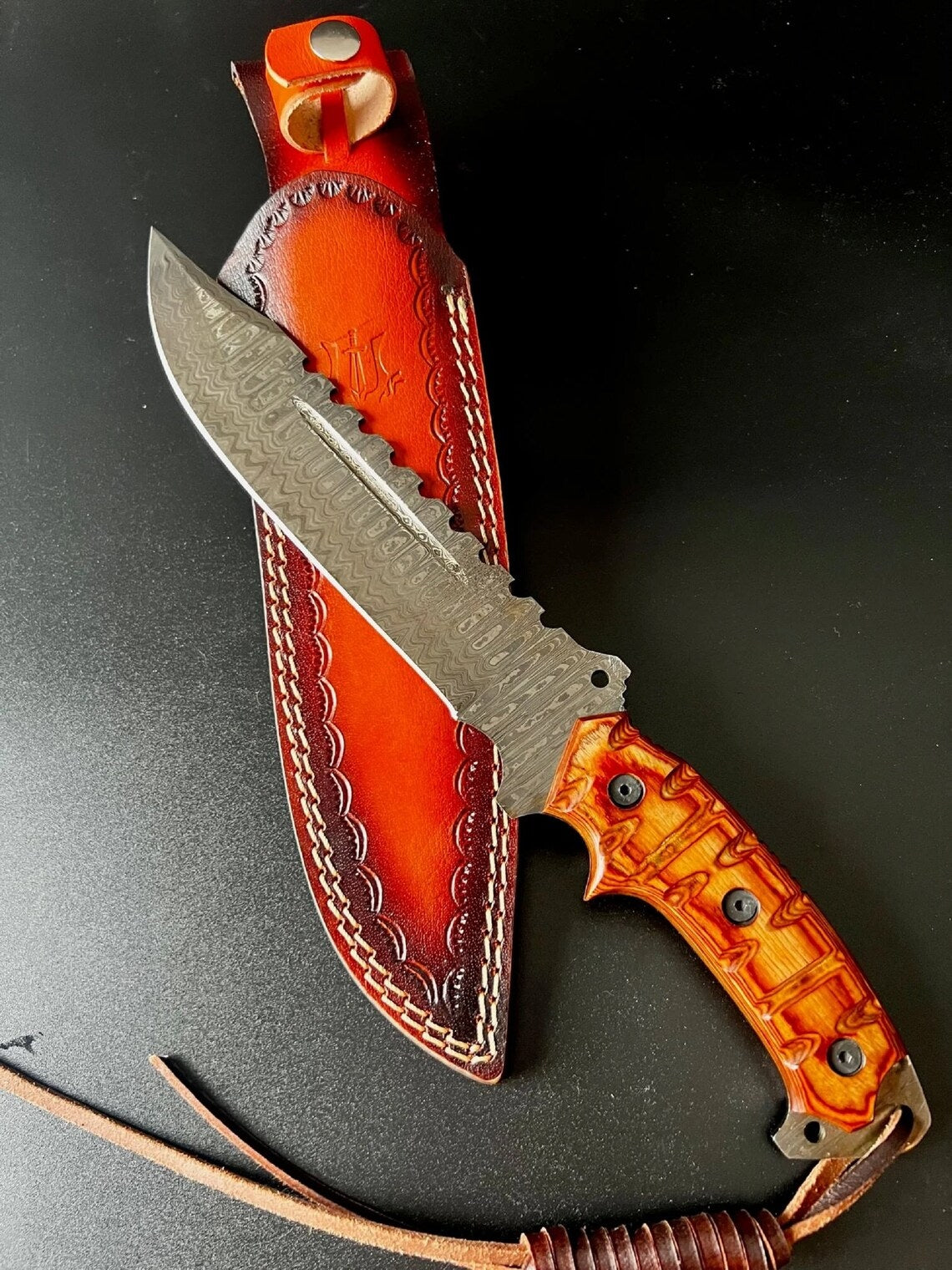 Exquisite Handmade Damascus Steel Bowie Knife with Unique Wood Handle & Leather Sheath - Korvel