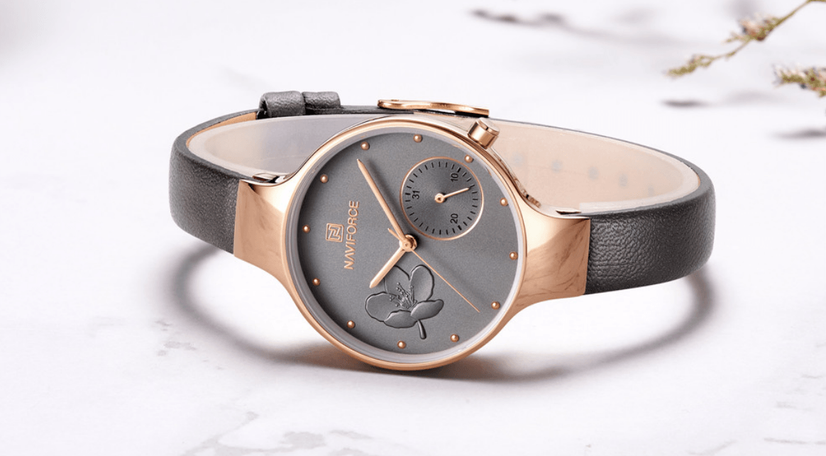 Montre analogique à quartz élégante pour femmes avec bracelet en cuir