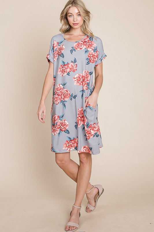 Vestido corto de camiseta con cuello redondo floral y bolsillos para mujeres
