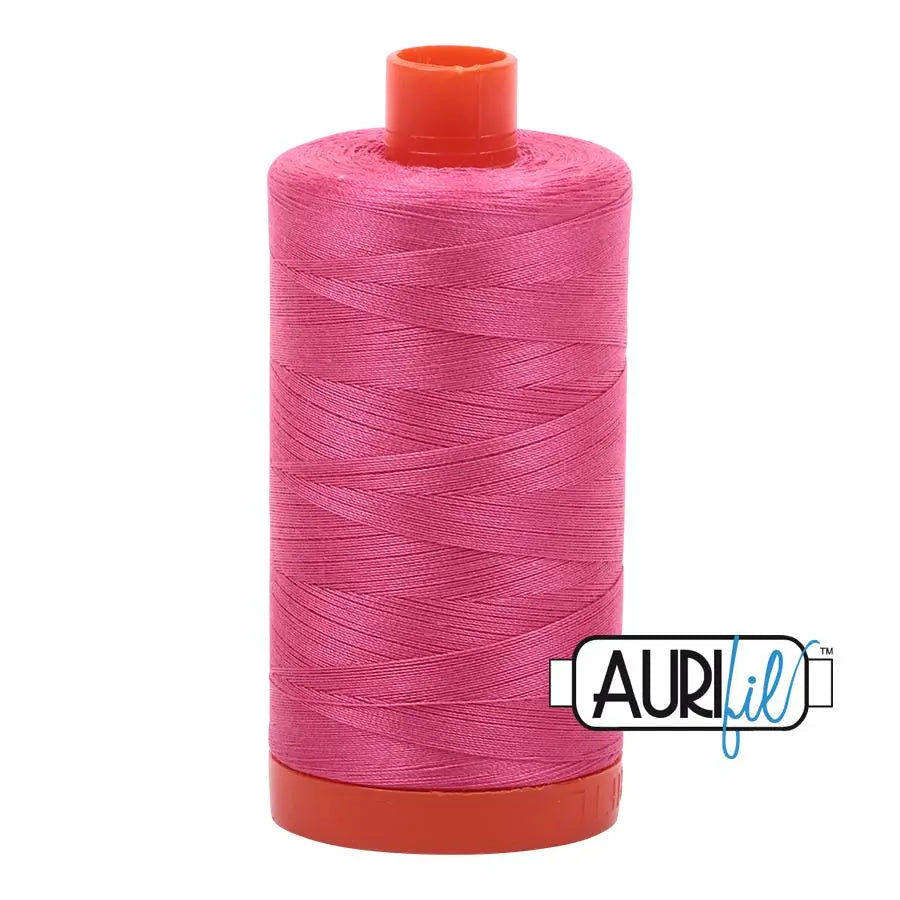 Fil en coton Aurifil 50wt grande bobine rose fleur 2530