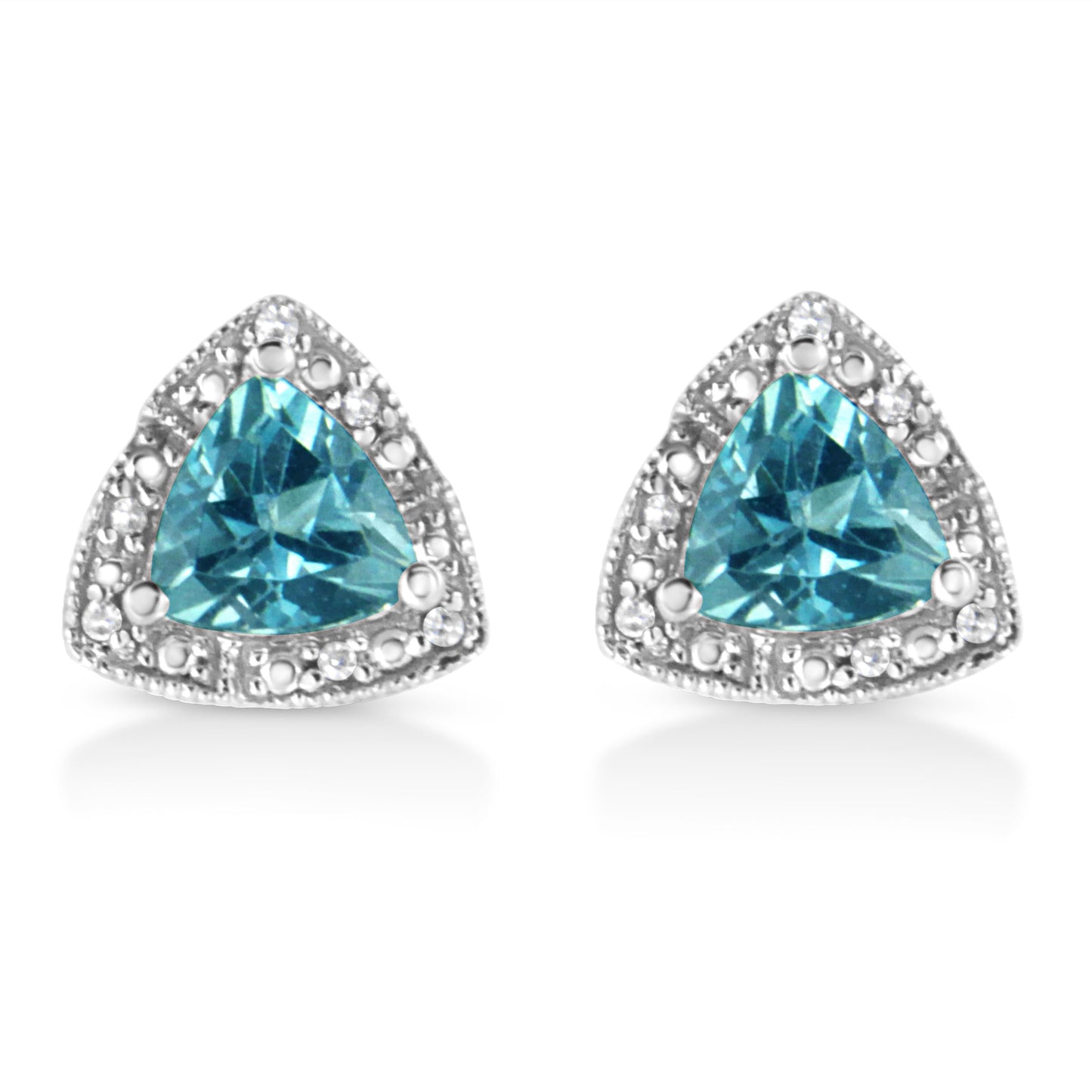 Boucles d'oreilles en argent sterling .925 avec topaze bleue taille trillion et accents en diamant