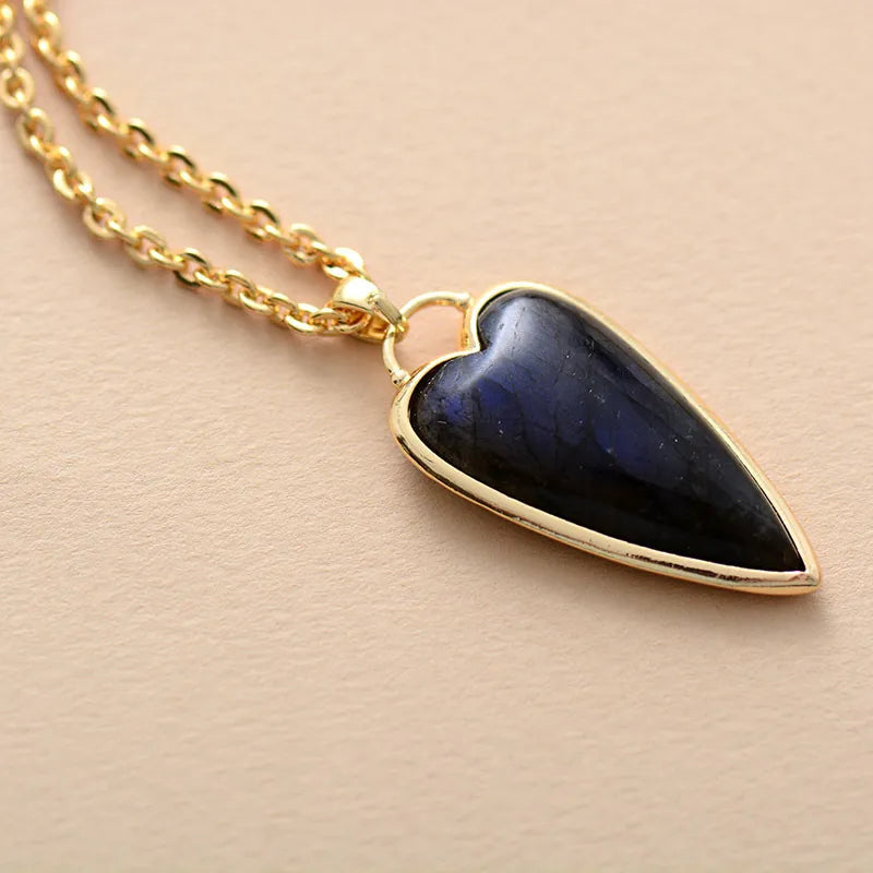 Collar de forma de corazón de labradorita de cobre