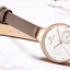 Montre analogique à quartz élégante pour femmes avec bracelet en cuir