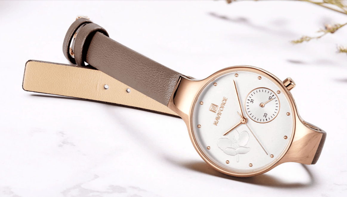 Montre analogique à quartz élégante pour femmes avec bracelet en cuir