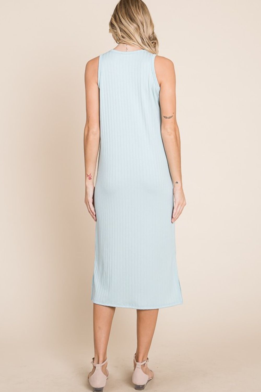 Robe midi sans manches en tricot côtelé pour femmes