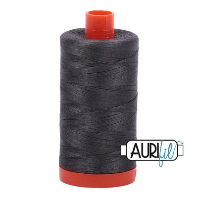 Hilo de Algodón Aurifil 50wt en Color Peltre Oscuro - Carrete Grande
