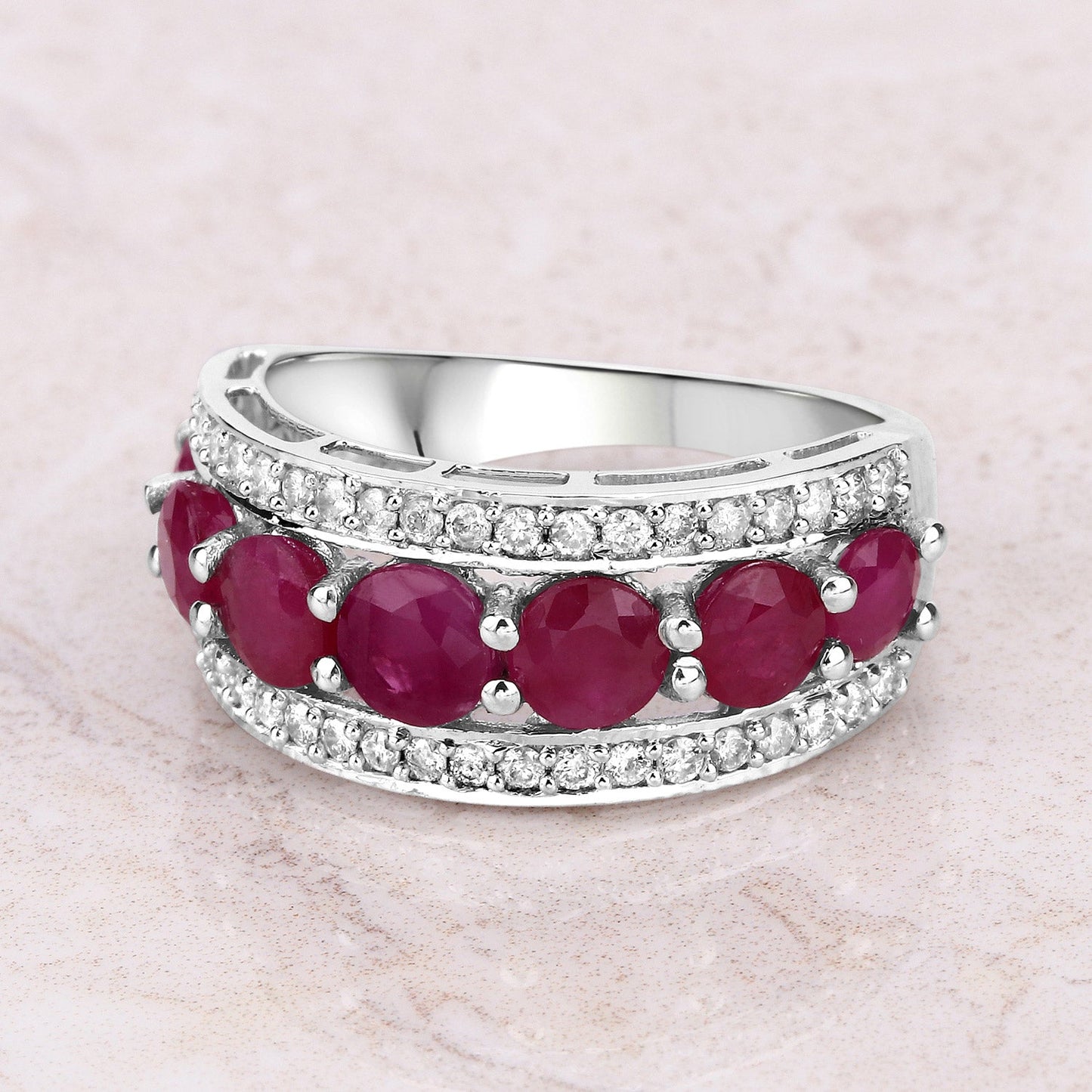 Bague en Or Blanc 14K avec Rubis et Diamants Blancs de 3,24 Carats