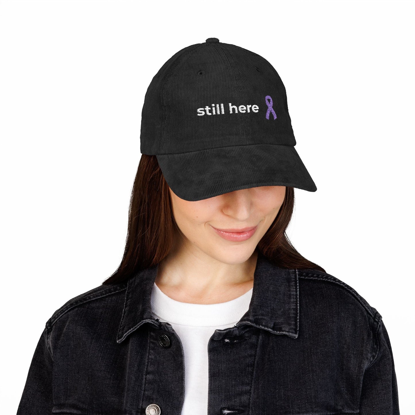 Still Here – Casquette en velours côtelé brodée de ruban lavande