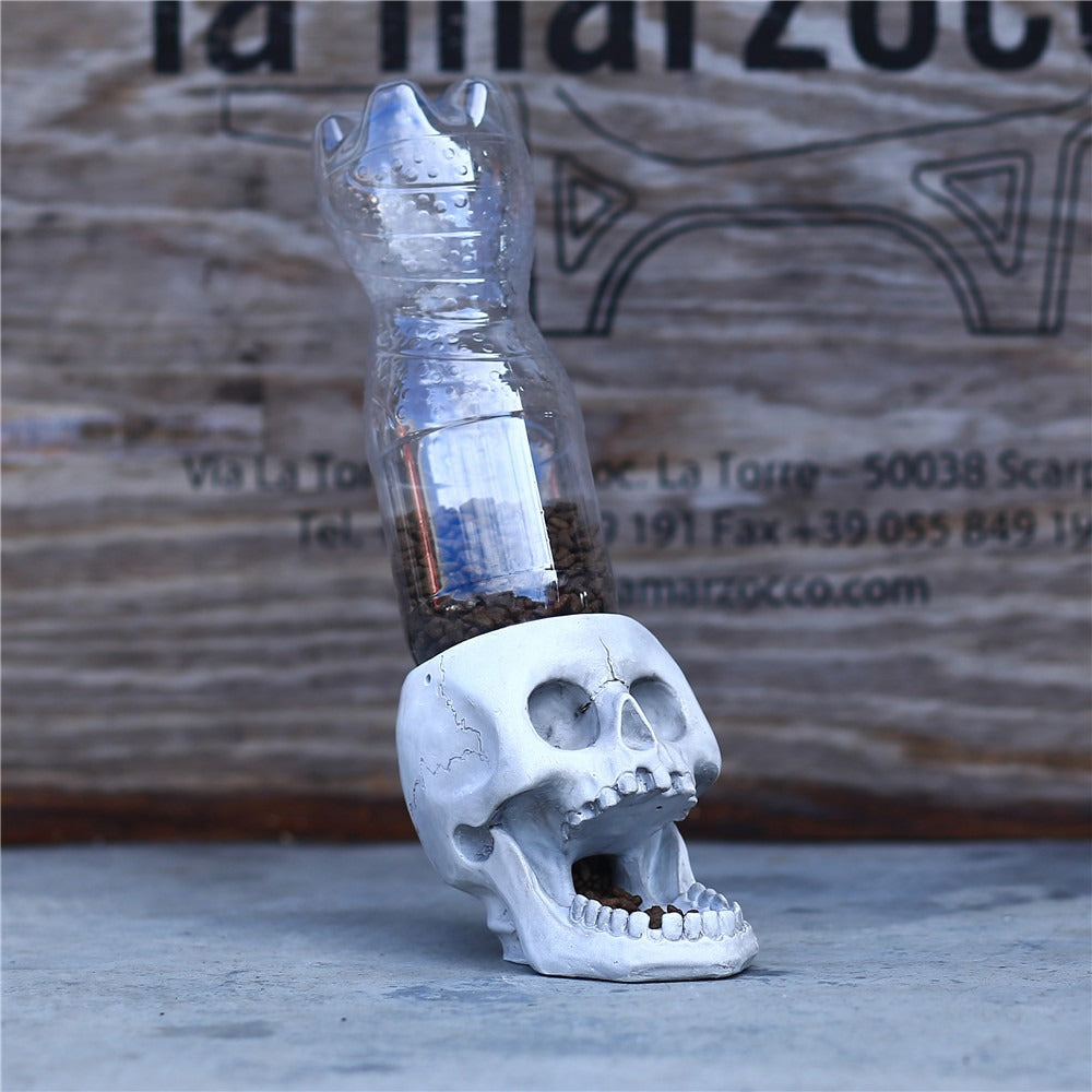 The resin three-dimensional skull feeder base can hang an automatic animal feeder - Korvel