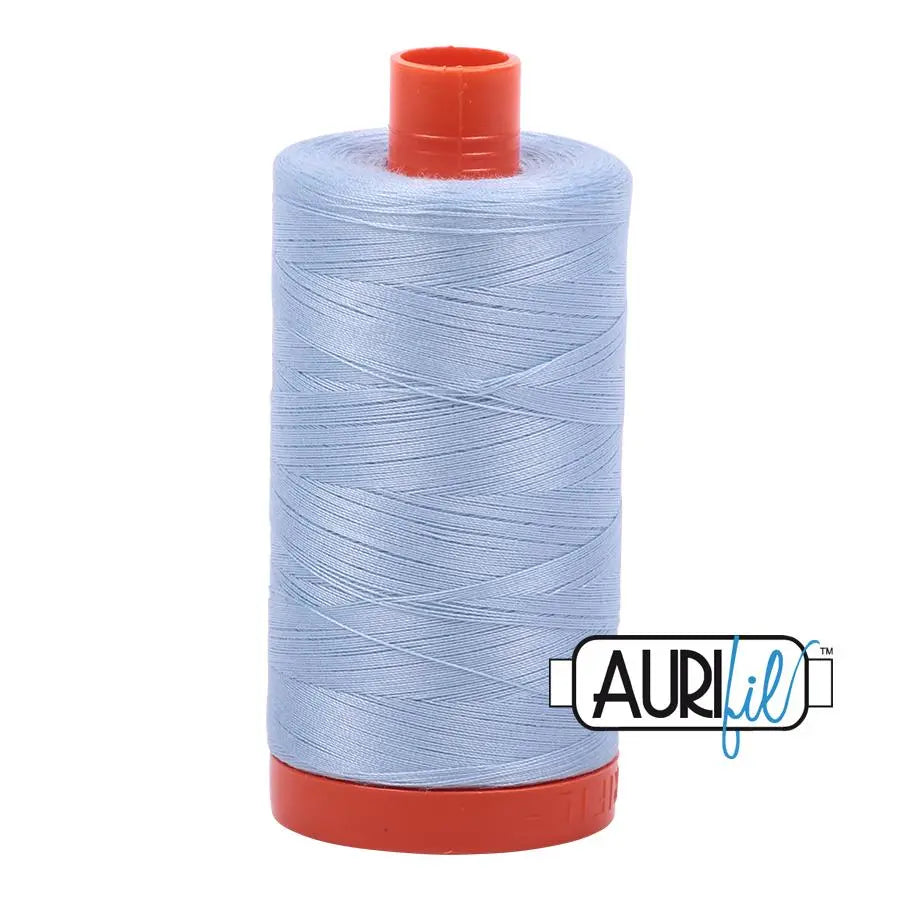 2710 Hilo Aurifil de Algodón 50wt Color Huevo de Gorrión Claro Carrete Grande