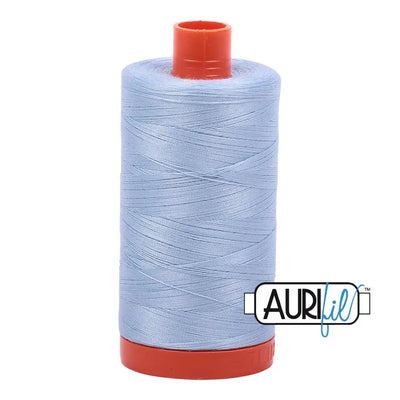 Bobine large Aurifil en coton 50wt 2710 Light Robins Egg