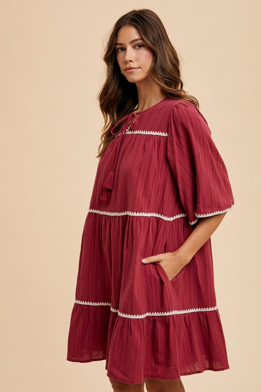 Robe à Manches Mi-Longues à Volants avec Détails Contrastés et Franges