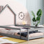 Lit simple taille jumeau en bois gris avec tête de lit en forme de maison