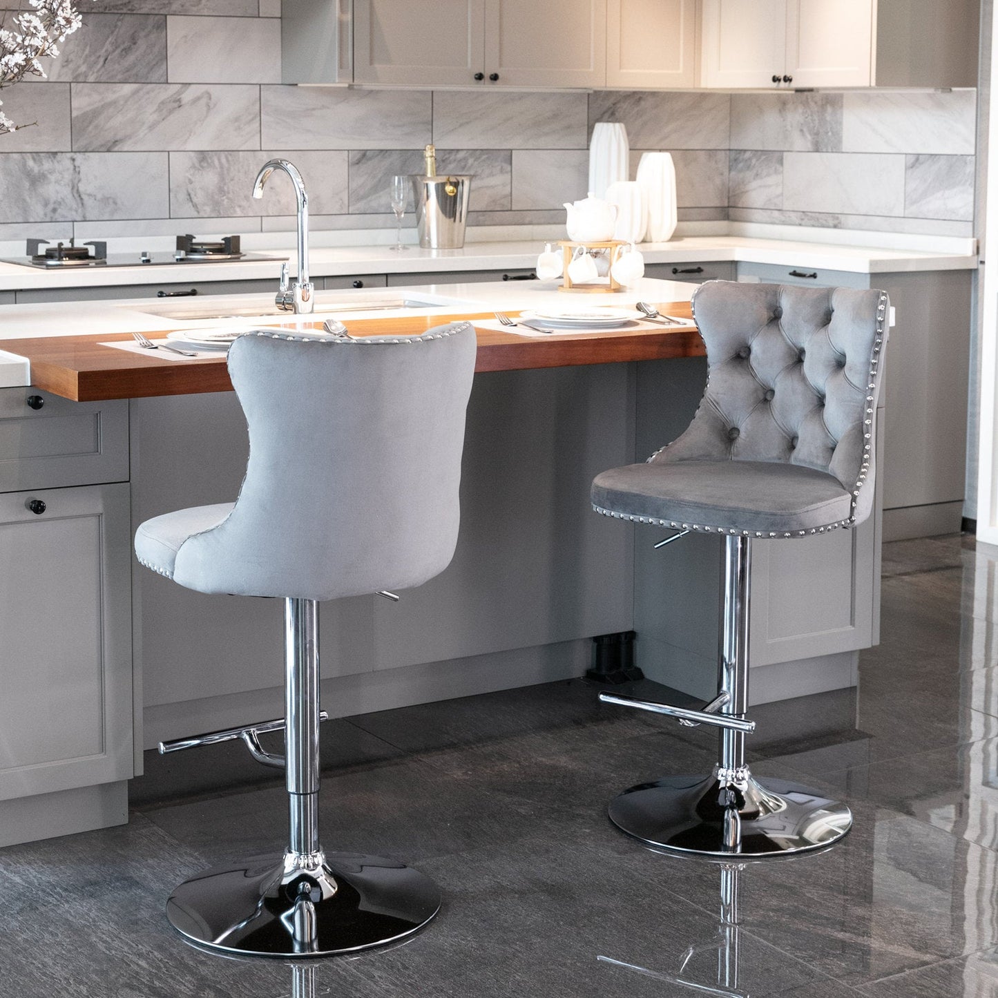 Ensemble de 2 tabourets de bar gris réglables avec base en chrome