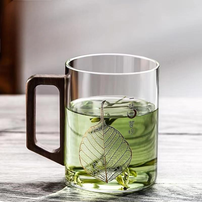 High end green tea cup with walnut handle and lid. High temperature resistant glass office drinking cup - Korvel