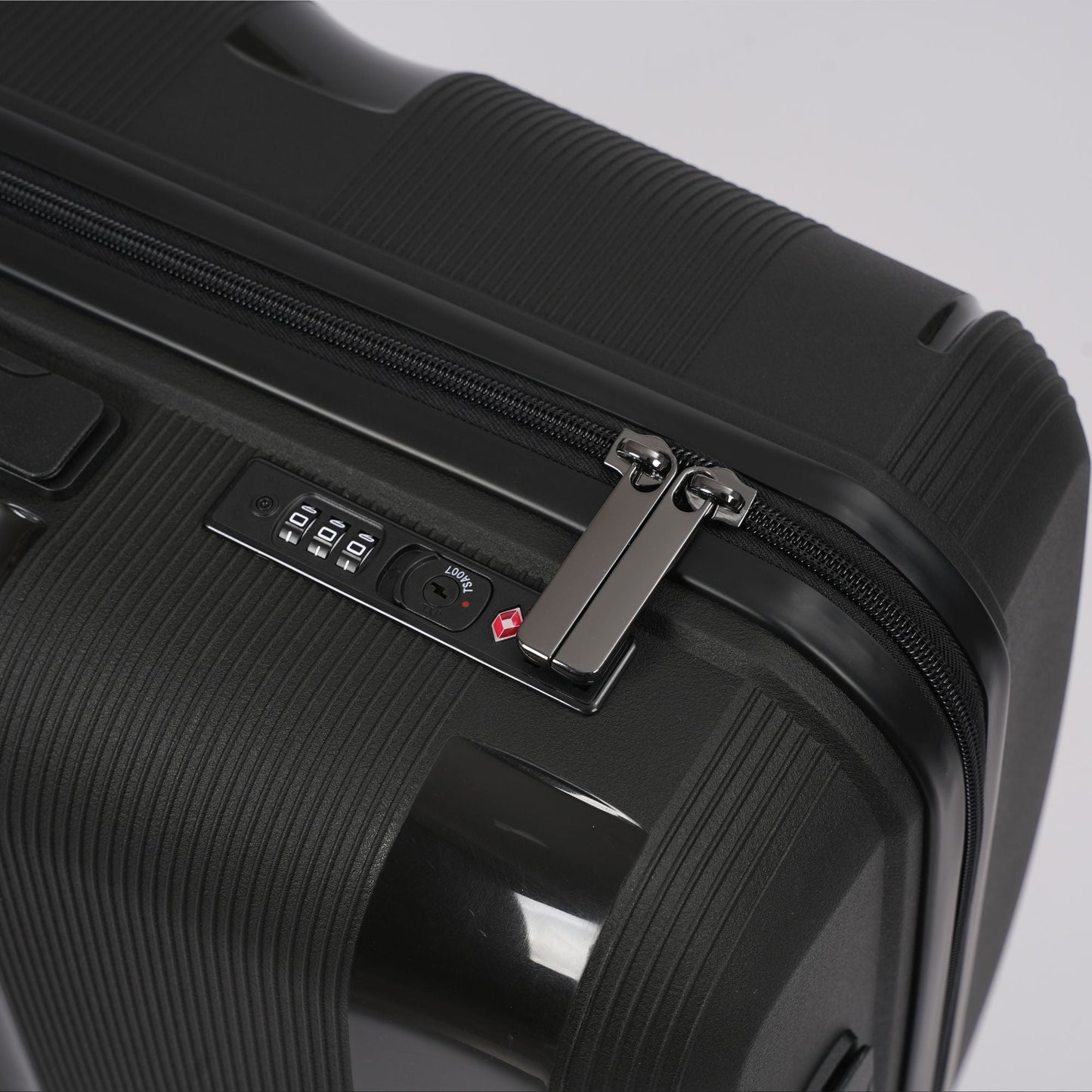 28-Inch Sleek Black Hardcase Spinner Luggage with TSA Lock - Korvel