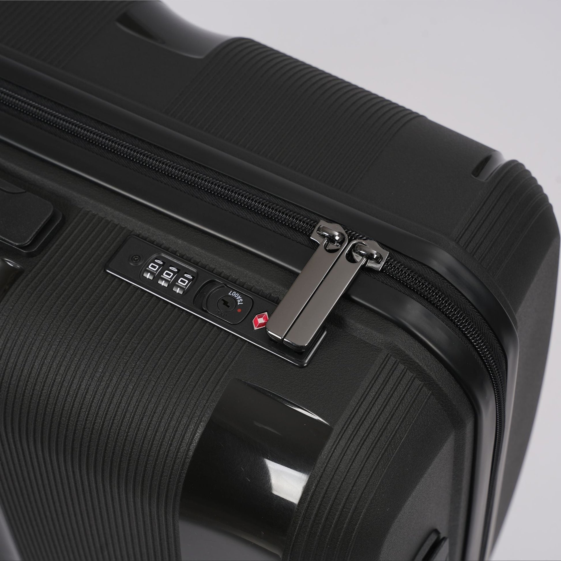 28-Inch Sleek Black Hardcase Spinner Luggage with TSA Lock - Korvel