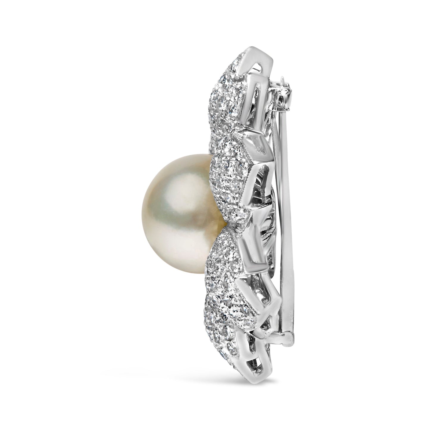 Broche de Flor de Diamante y Perla Cultivada en Oro Blanco de 18K