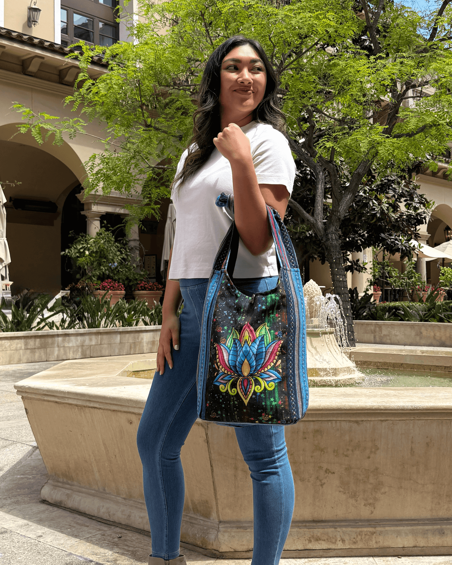 Sac à bandoulière Lotus fait main de la collection Kathmandu