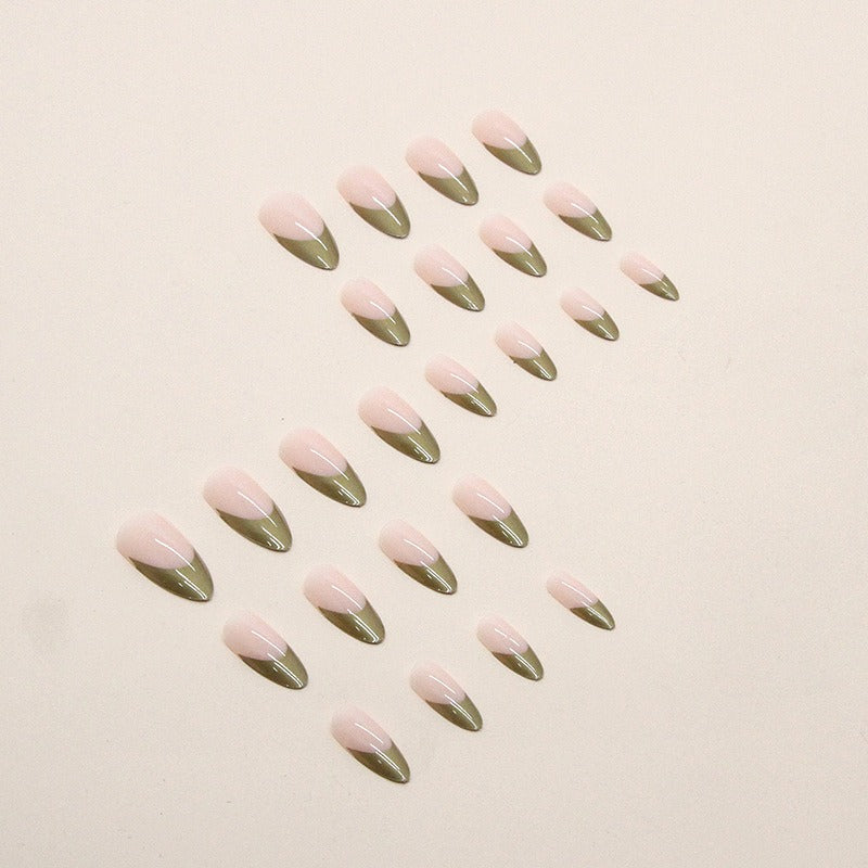 Ongles Fausse Amande Française Or Périlleux