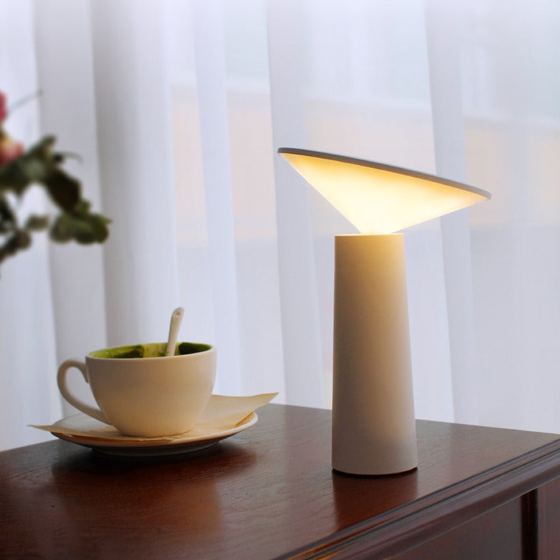 Table lamp, bedroom, bedside, Nordic modern minimalist decoration atmosphere, USB rechargeable night lamp, table lamp - Korvel