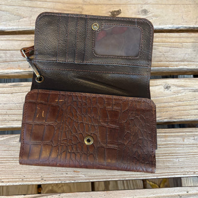 Elegant Alligator Print Crossbody Clutch - Korvel