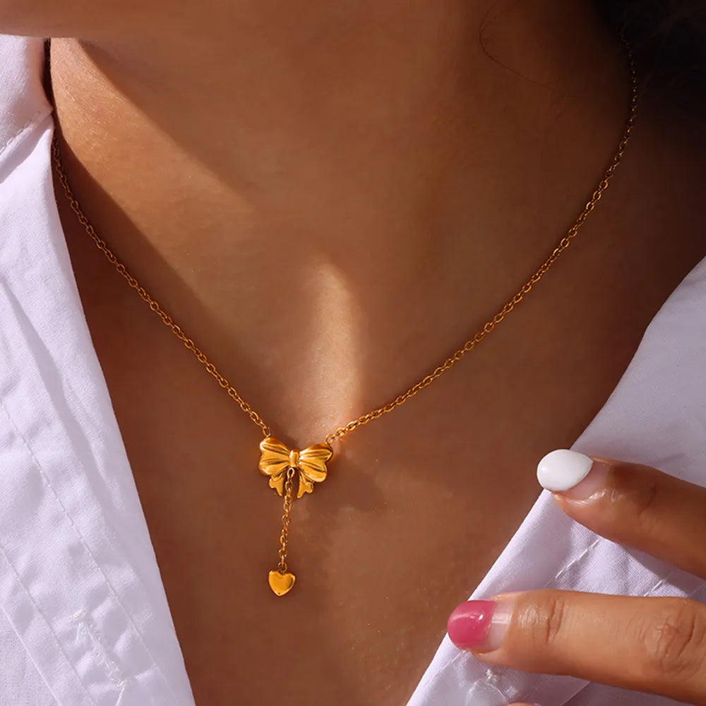 Collier Pendentif en Acier Titane Plaqué Or en Forme de Nœud