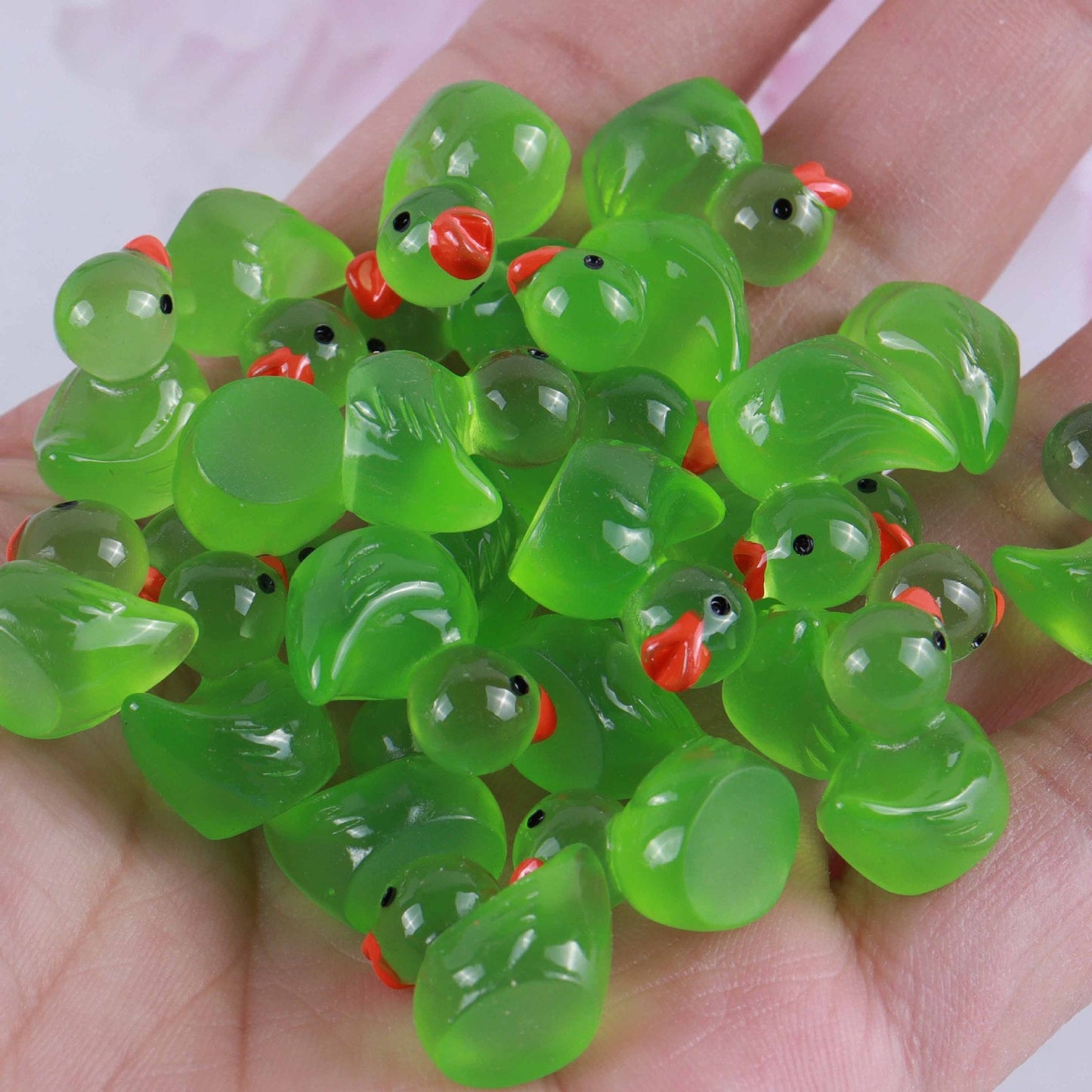 Resin luminous cartoon three-dimensional cute cartoon duck DIY car ornament keychain micro landscape hair clip decoration - Korvel