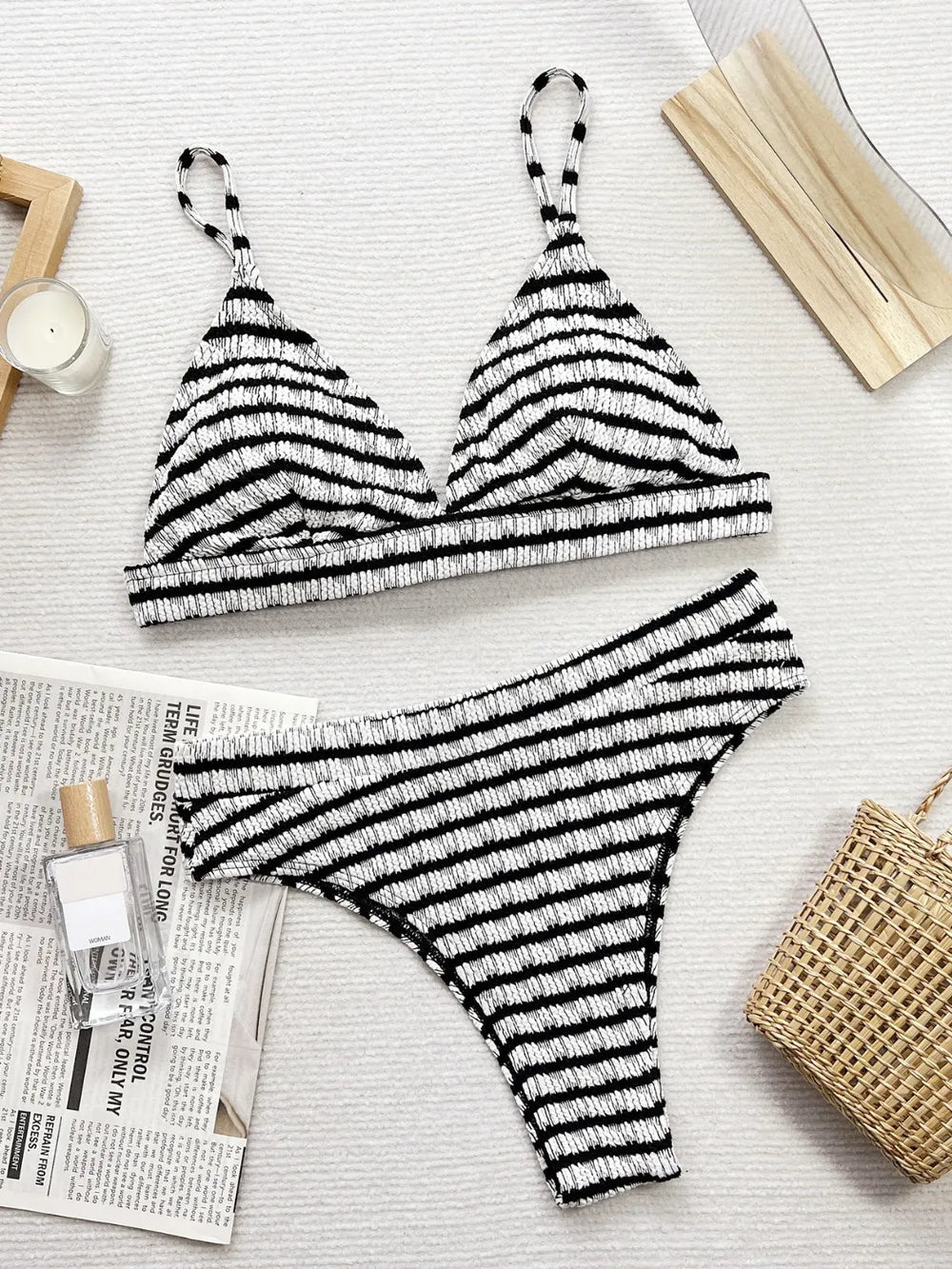 Ensemble de maillot de bain deux pièces à rayures en V