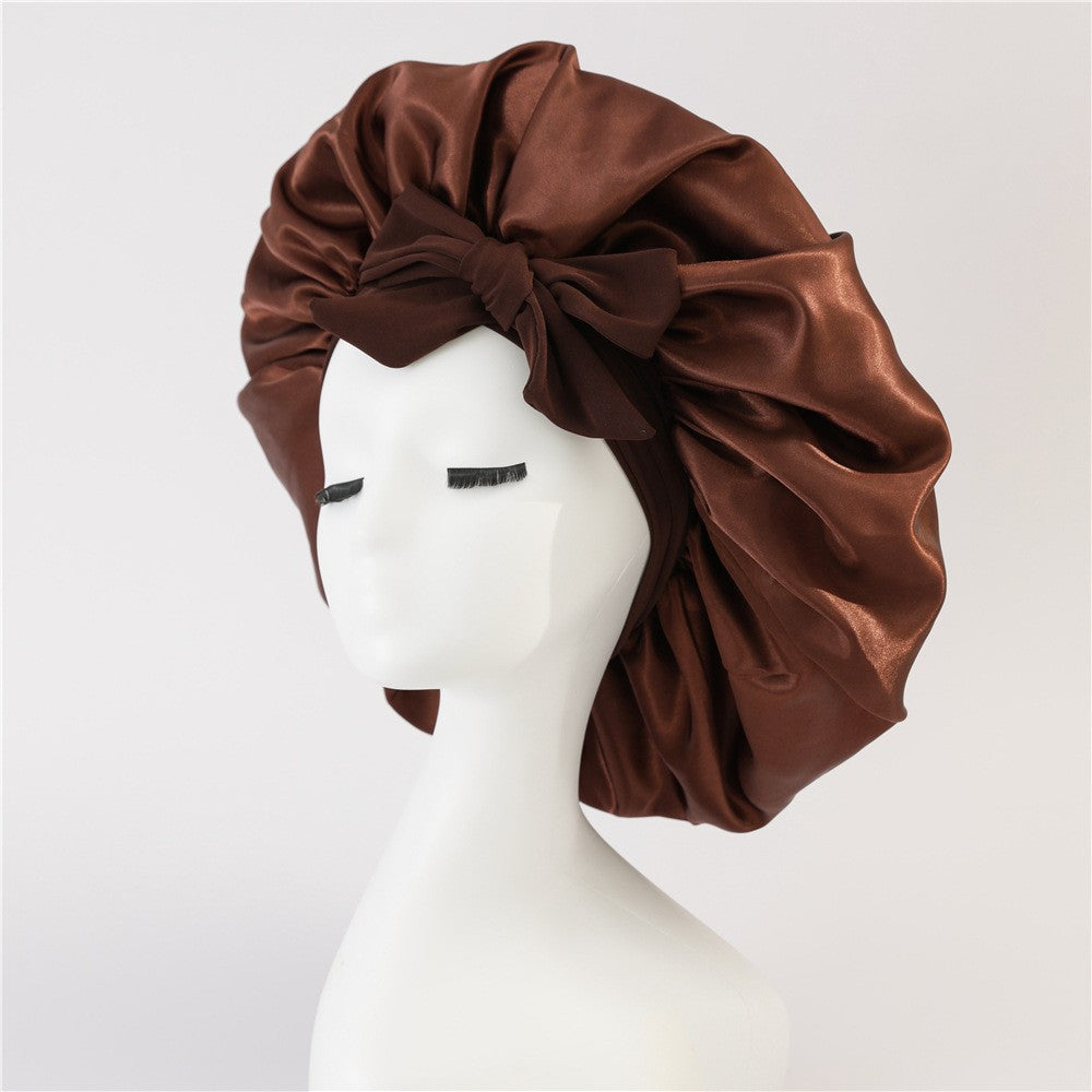 Turban élégant à large bord avec détail en nœud