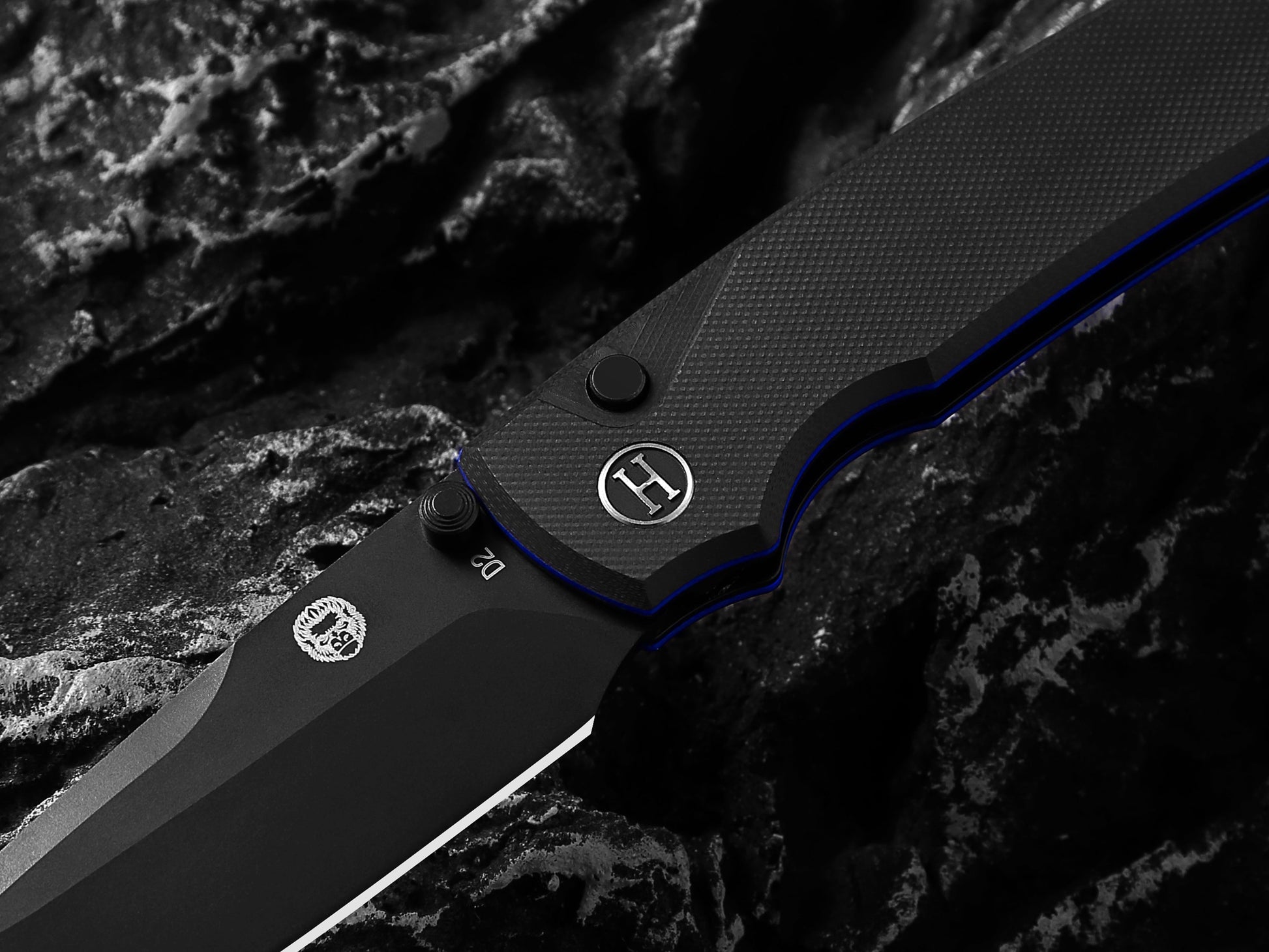 The Ultimate Folding Pocket Knife Gift Set for Outdoor Enthusiasts (Black & Blue) - Korvel