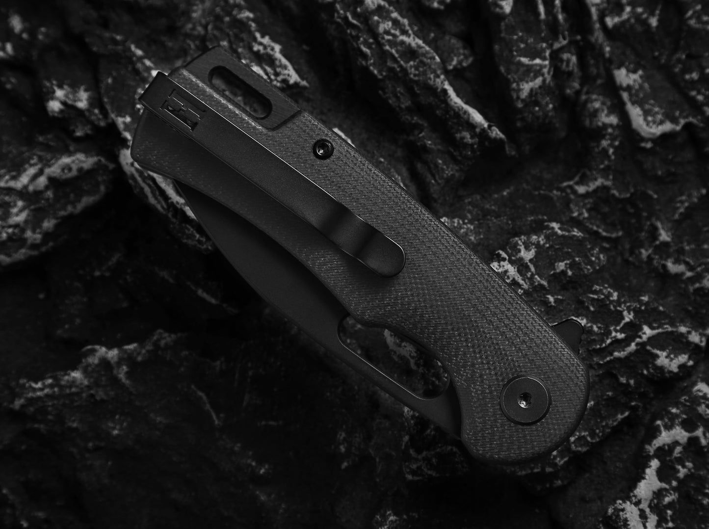 Venture Point Premium Folding Pocket Knife Gift Set for Adventurers (Black & Blue) - Korvel