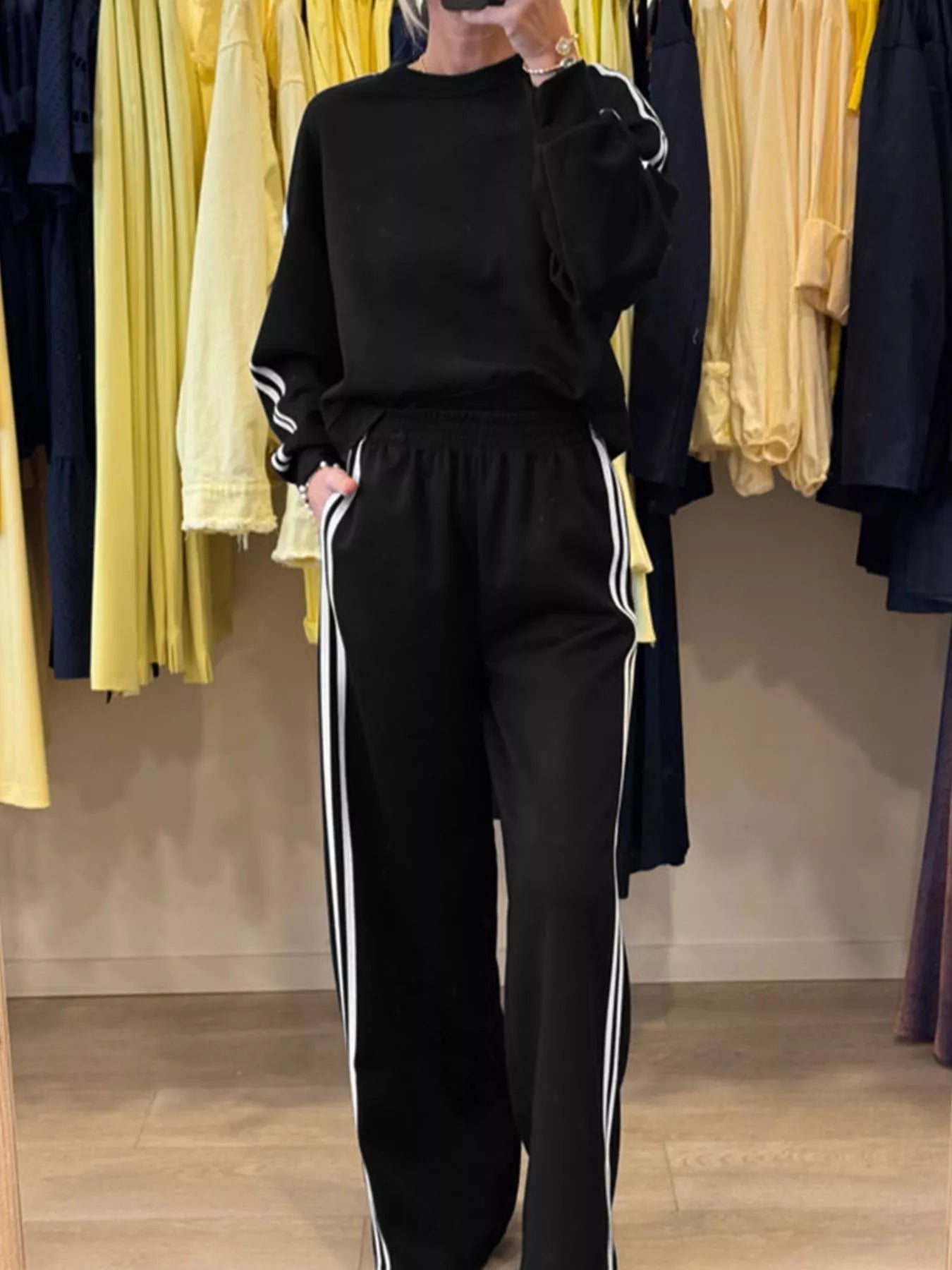 Ensemble haut à col rond à rayures et pantalon de jogging élastique