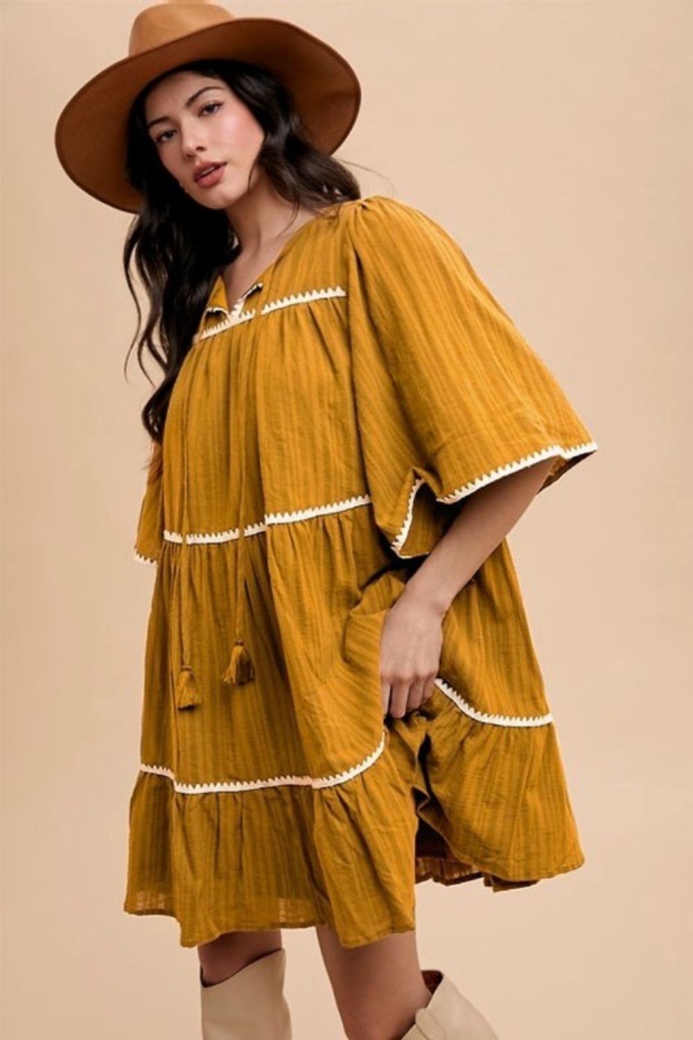 Vestido de media manga con cuello atado y dobladillo de contraste con borlas