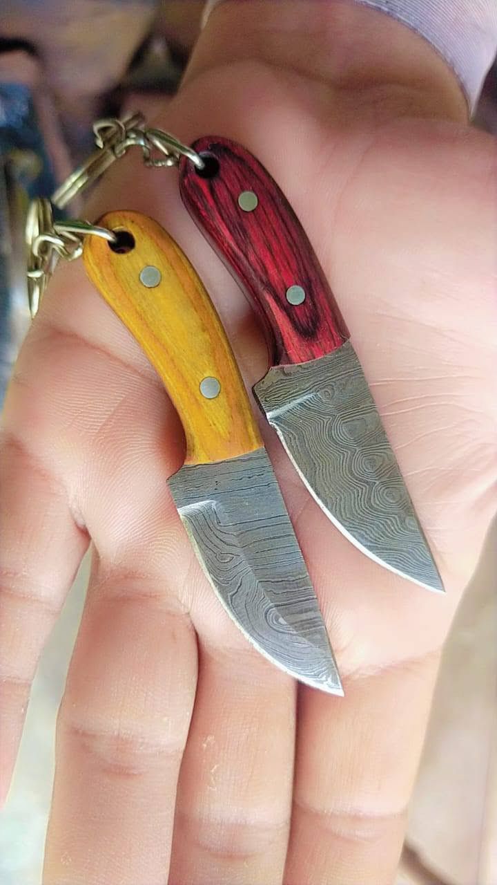Exquisite Handmade Damascus Steel Keychain Knife with Premium Wood Handle - Korvel