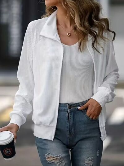Chaqueta blanca con cremallera y cuello para mujer versátil