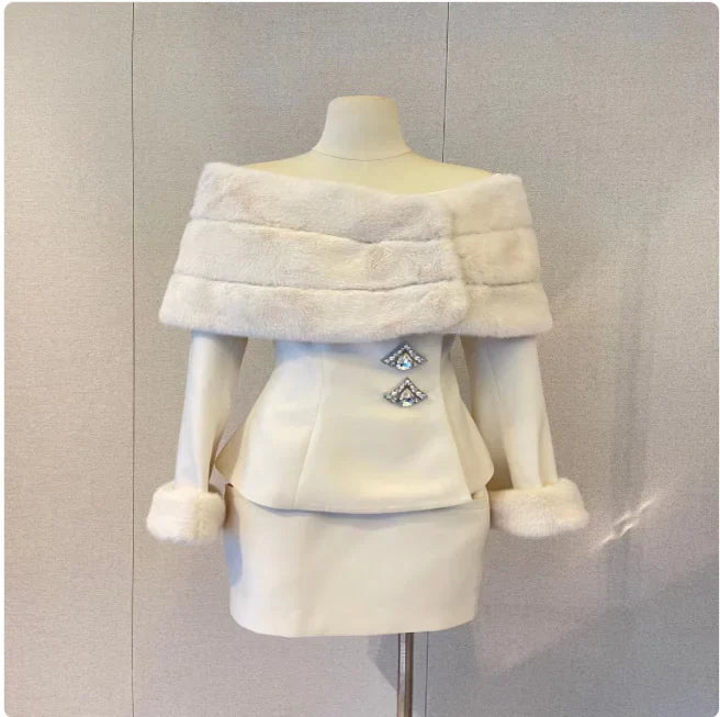Ensemble manteau en fausse fourrure et jupe à épaules dénudées