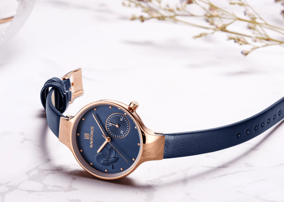 Montre analogique à quartz élégante pour femmes avec bracelet en cuir