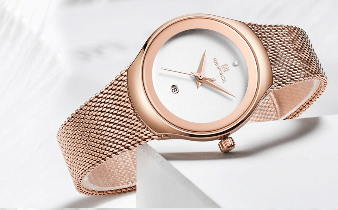 Montre en acier inoxydable élégante pour femme avec bracelet tressé