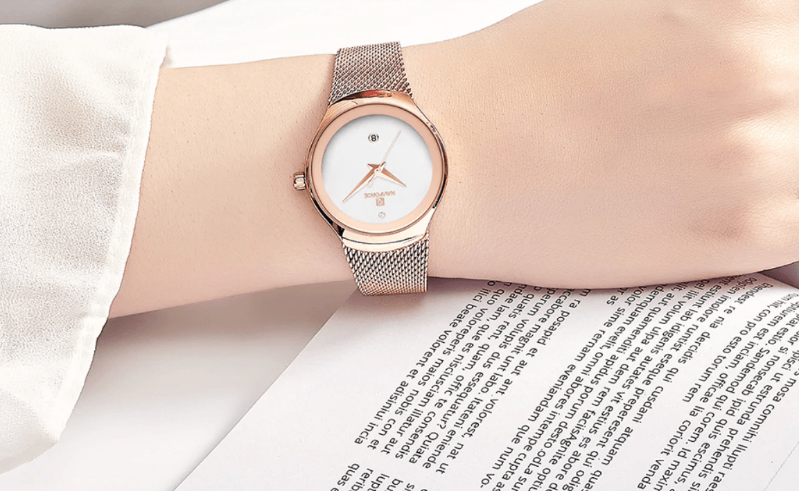 Montre en acier inoxydable élégante pour femme avec bracelet tressé