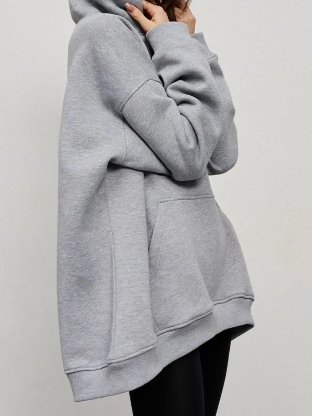 Hoodie à manches longues avec épaule tombante et poches