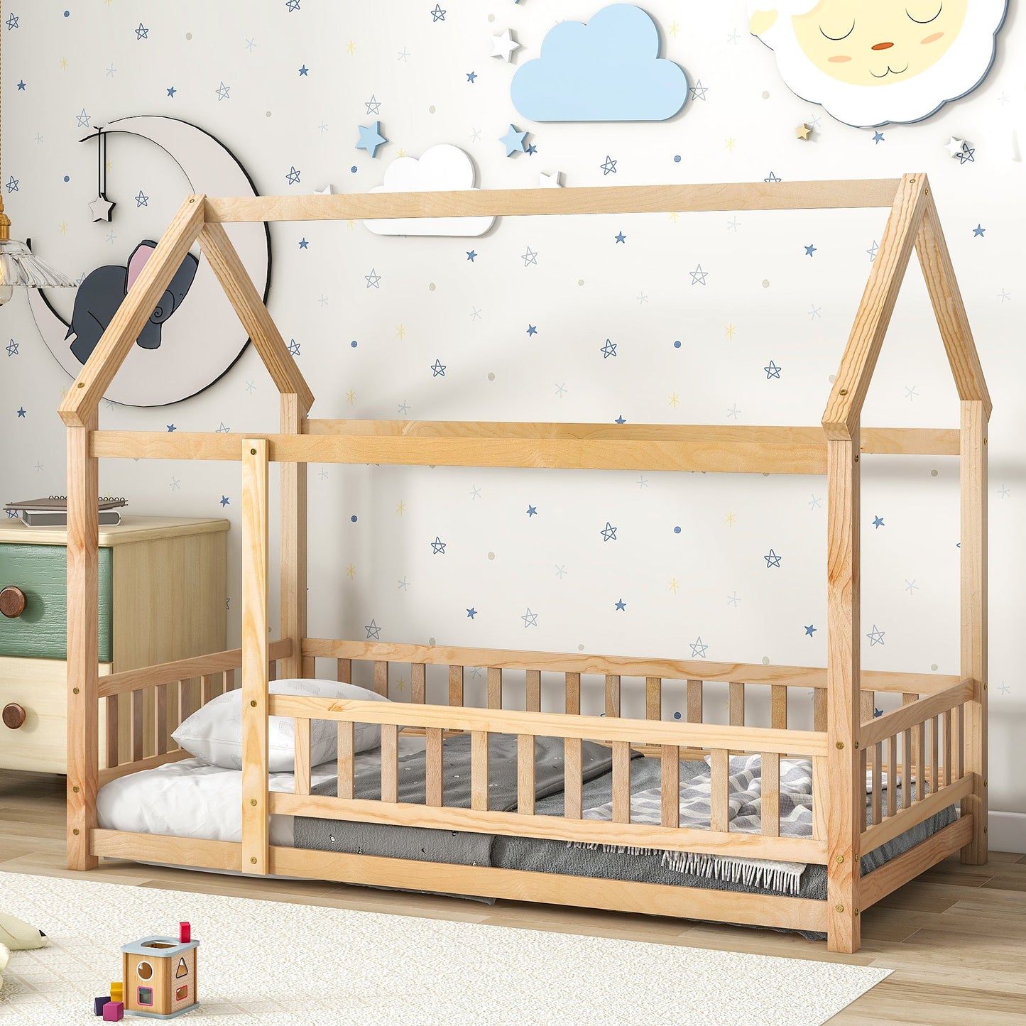 Lit en bois taille twin avec cadre de toit de maison et barrières de sécurité