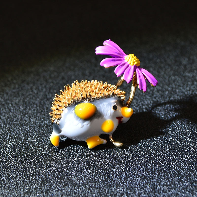 CINDY XIANG Cute Hedgehog Brooch Fashion Daisy Brooches For Women Animal Jewelry Funny Winter Design High Quality - Korvel
