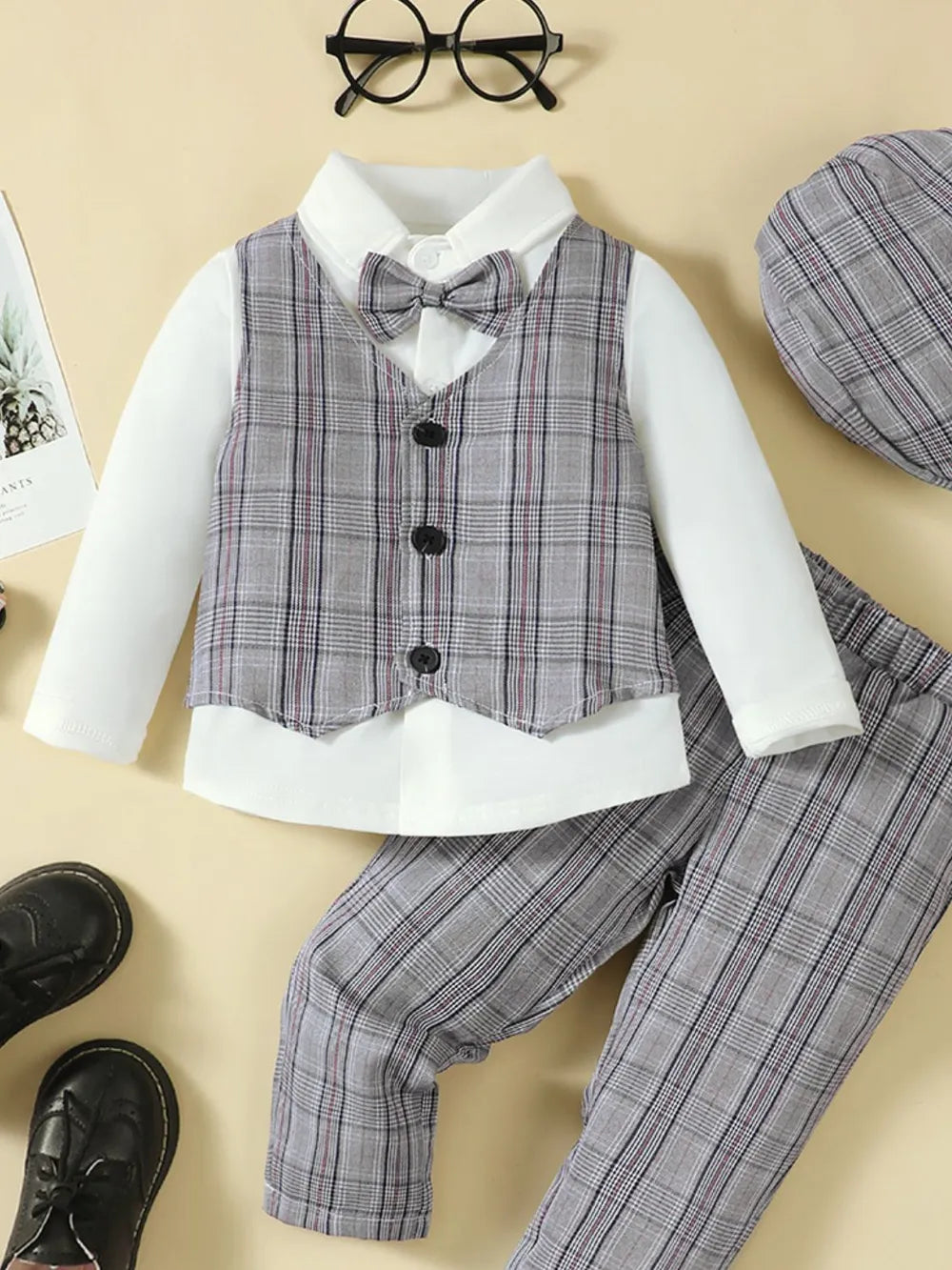 Conjunto de 4 Piezas: Sombrero, Camisa de Manga Larga, Chaleco a Cuadros y Pantalones