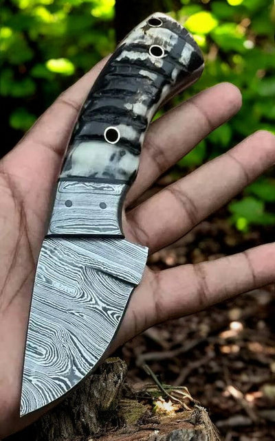 Artisan Damascus Steel Deer Knife with Sheep Horn Grip & Leather Sheath - Korvel