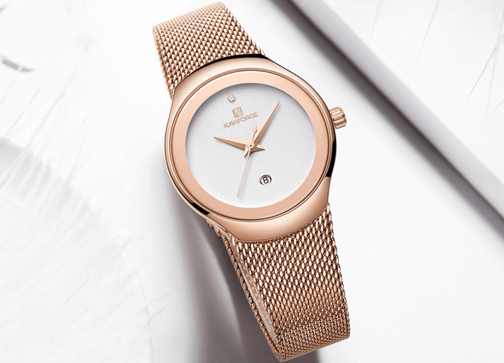 Montre en acier inoxydable élégante pour femme avec bracelet tressé