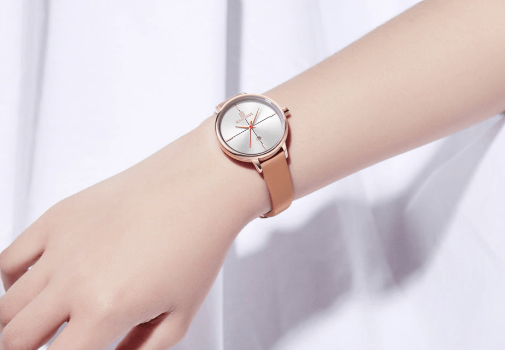 Montre de Luxe pour Femme avec Bracelet en Cuir et Boîtier en Acier