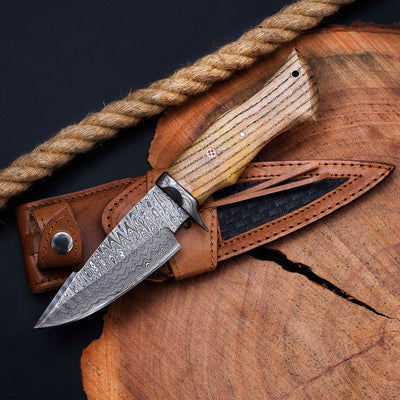 Wilderness Masterpiece: 10-Inch Damascus Steel Hunting Knife with Walnut Handle - Korvel