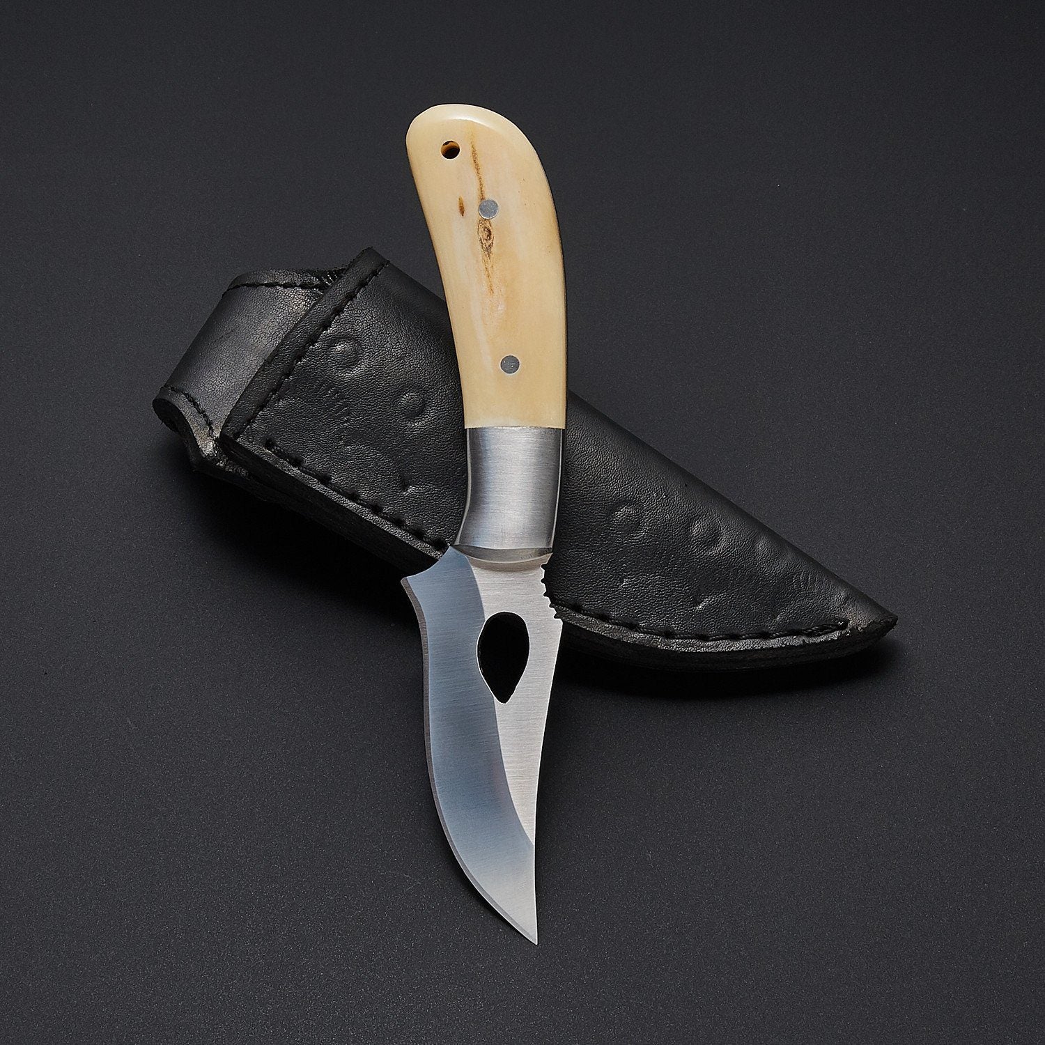 Ultimate Fieldmaster: 7.5-Inch D2 Steel Skinning Knife with Bone Handle - Korvel