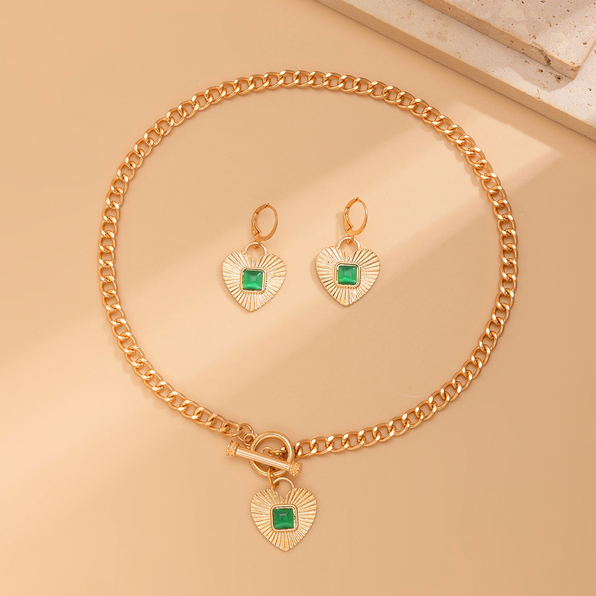 Elegant Heart-Shaped Pendant Necklace with Diamond Accents
